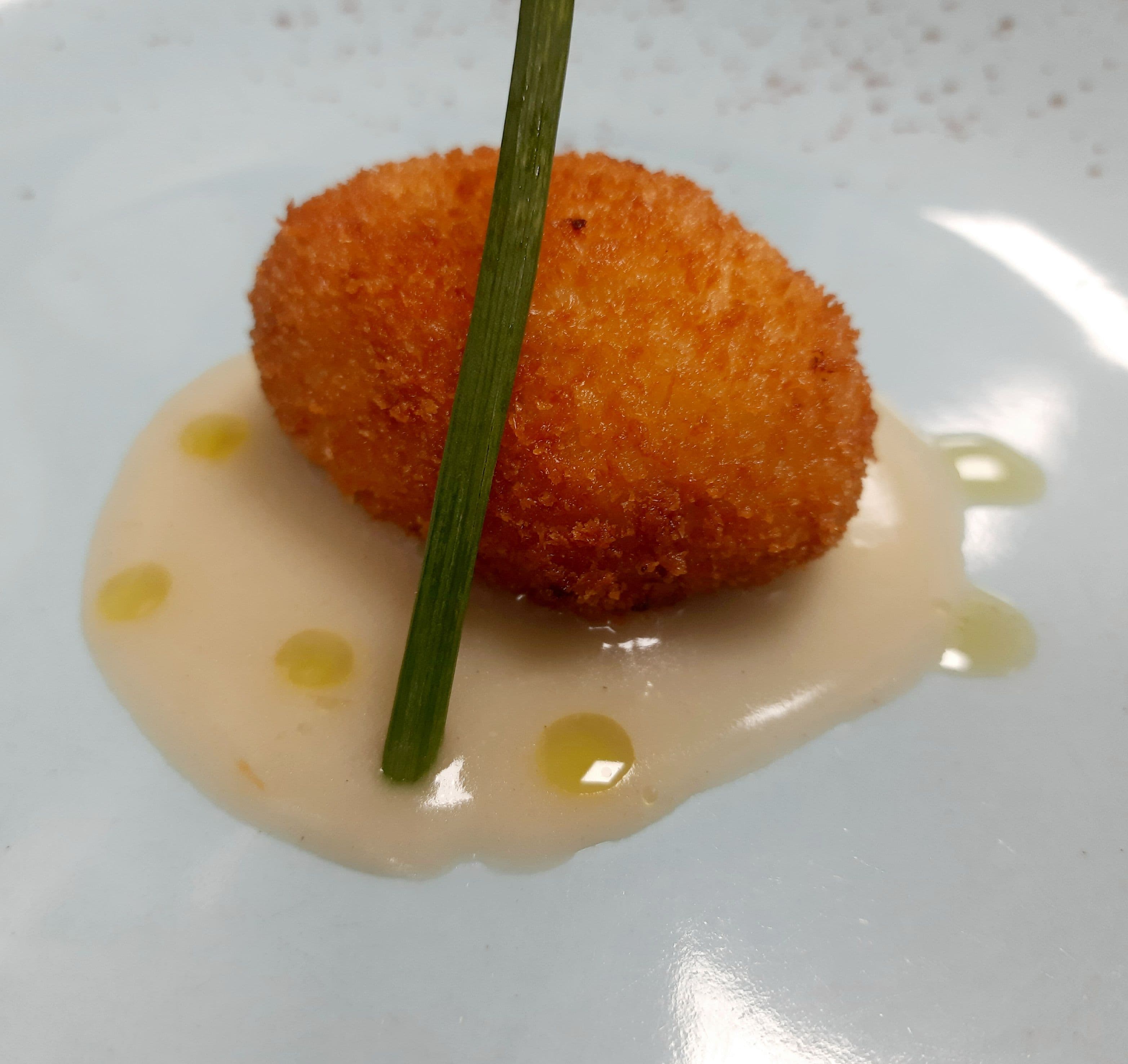 RECETA DE LA CROQUETA DE GALERA CON SU VELOUTÉ  del Restaurante Mestral