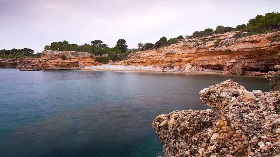 Tips to Avoid Crowds in l’Ametlla de Mar During High Season