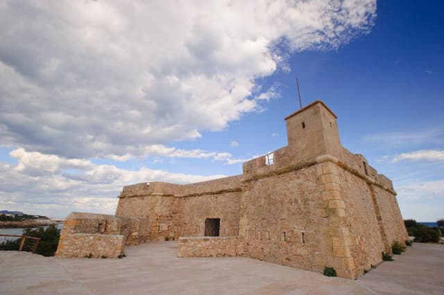 4. Ensemble historique de "Sant Jordi" (Route GR-92)