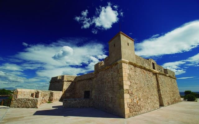 3. Castell medieval de Sant Jordi d'Alfama (Ruta arqueològica)