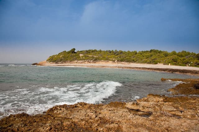 4. Natural interest area of the "Torrent del Pi" beach (GR-92 Route)