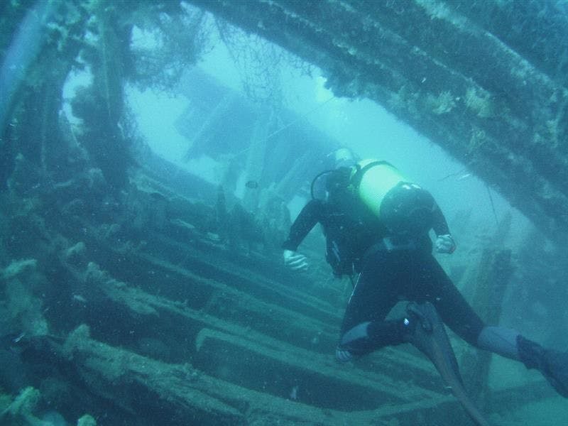 Buceo en barcos hundidos - Ametlla Diving